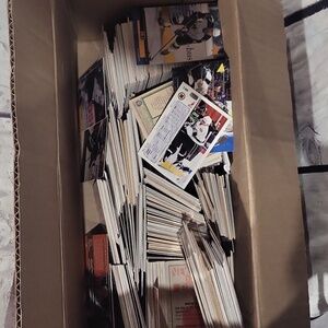 Huge Hockey Sports Card Collection. Over 900 Cards